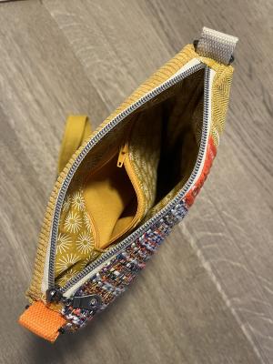 Futterstoff und Innentasche mit Reißverschluss
